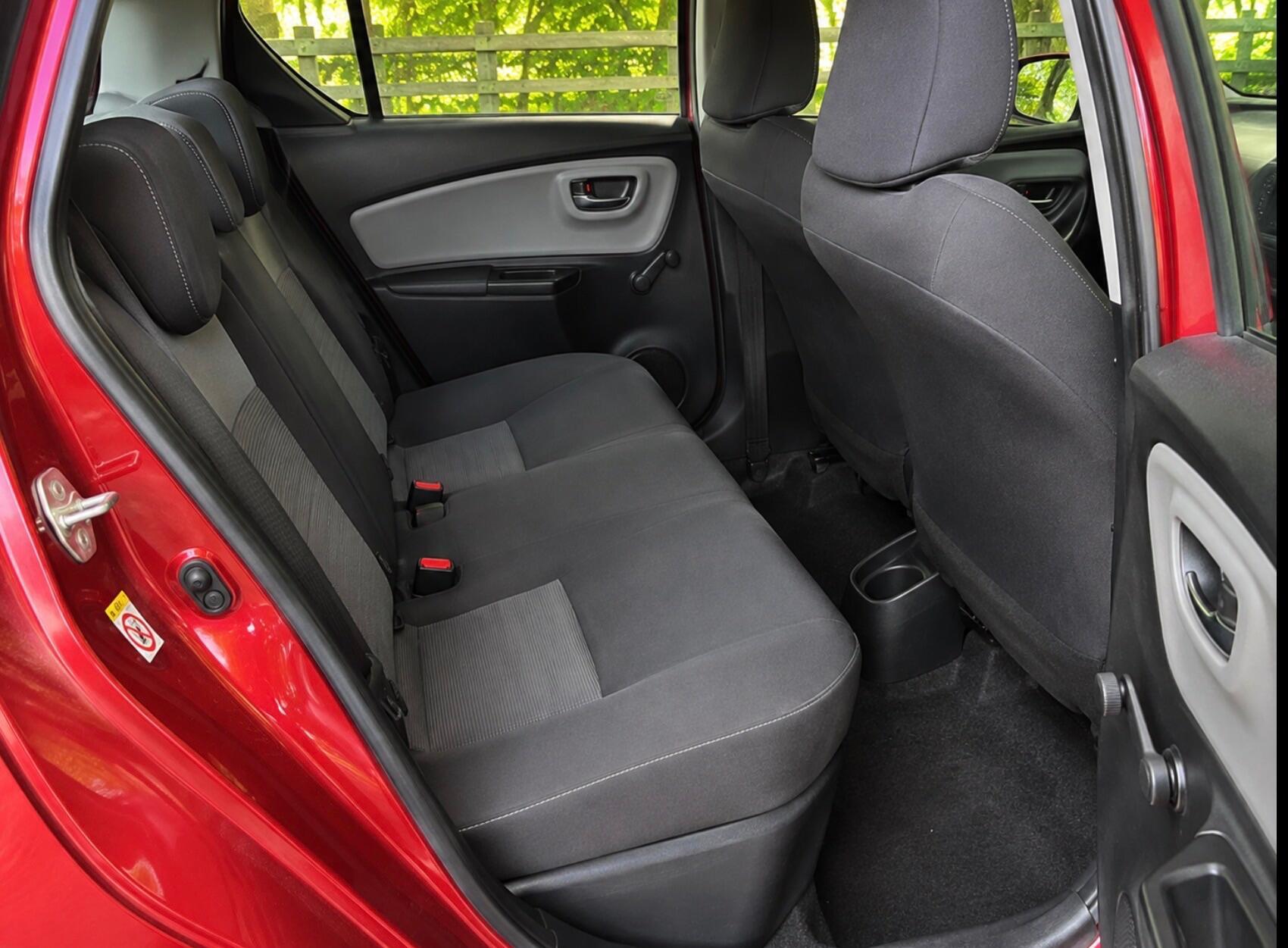 2017 Toyota Yaris — photo 14